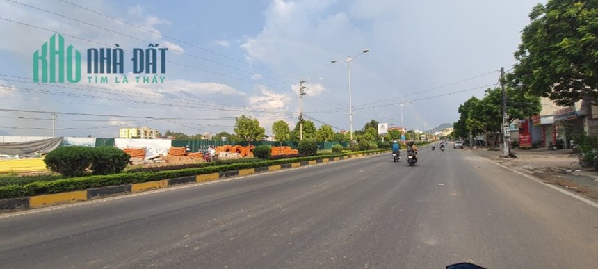 Bán đất TMDV mặt đường Nguyễn Tất Thành, Liên Bảo. DT 4700m2