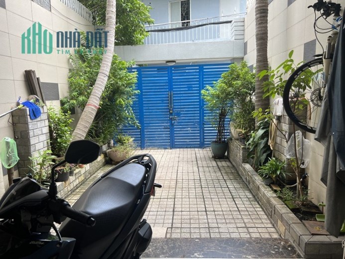 Nhà ở đường Phú Thọ Hoà Q. Tân Phú Tp HCM, 100m2, 3 tầng, 4m x 25m giá 7.9 tỷ