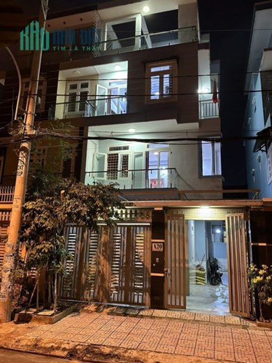 Bán nhà mặt tiền KD 124m2, 4 tầng, 7m x 18m giá 7.76 tỷ Tân Xuân Hóc Môn