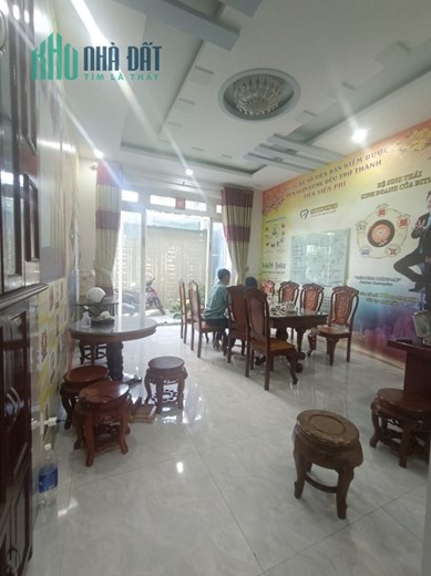 Bán nhà mặt tiền KD 124m2, 4 tầng, 7m x 18m giá 7.76 tỷ Tân Xuân Hóc Môn