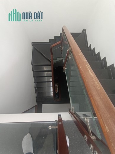 Bán nhà mặt tiền KD 124m2, 4 tầng, 7m x 18m giá 7.76 tỷ Tân Xuân Hóc Môn