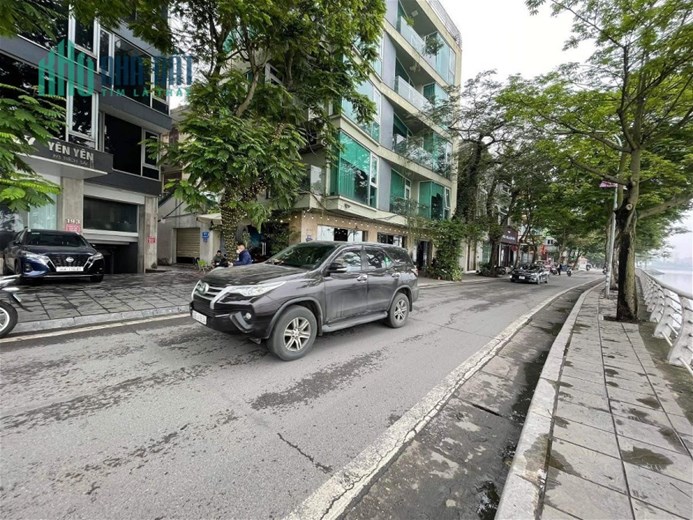 Bán Đất Tặng Nhà Phố Võng Thị Quận Tây Hồ. 97m Mặt Tiền 7,4m Nhỉnh 24 Tỷ. Cam Kết Ảnh Thật Mô Tả