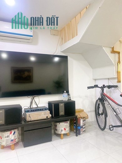 NHỈNH 5 TỶ - XE TẢI ĐẬU CỬA -NGAY HÀNG XANH- SÁT QUẬN 1,
,