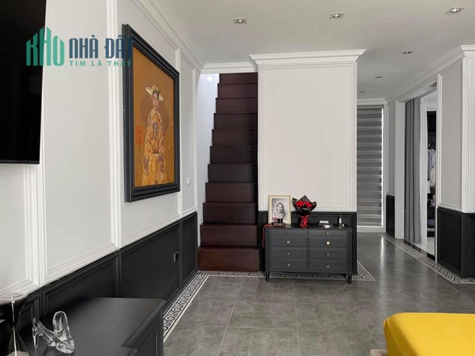 Rẻ 200tr.Bán nhà Cổ Linh,Long Biên,Hà Nội có 1-0-2
33mv 5 tầng nhà mới , 200m là Cầu Vĩnh Tuy,Aeon