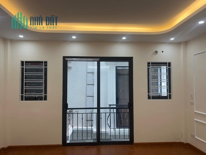 Rẻ 200tr.Bán nhà Cổ Linh,Long Biên,Hà Nội có 1-0-2
33mv 5 tầng nhà mới , 200m là Cầu Vĩnh Tuy,Aeon
