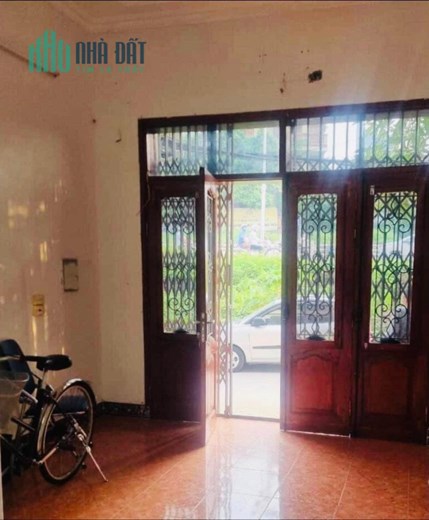 Mặt phố âu cơ.trong đê,4m mặt tiền,5 tầng, trên 11 tỷ có TL