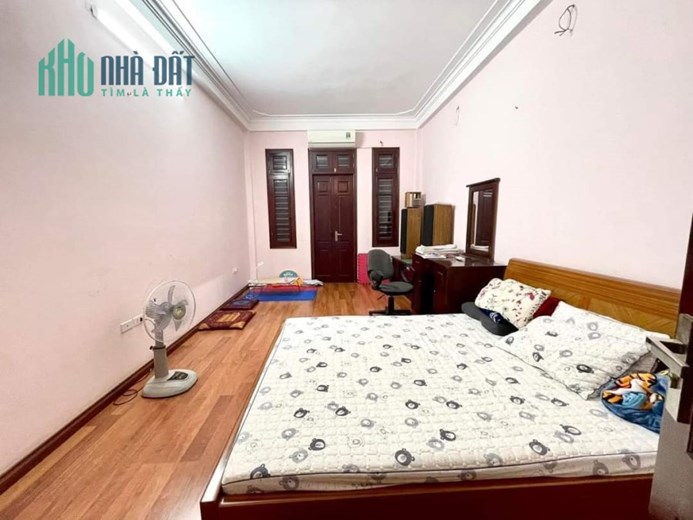 BÁN LUÔN NHÀ TÂN MAI, RẺ NHẤT KV. Ô TÔ 7 CHỖ VÀO NHÀ DT 56 M × 5T DÂN XÂY