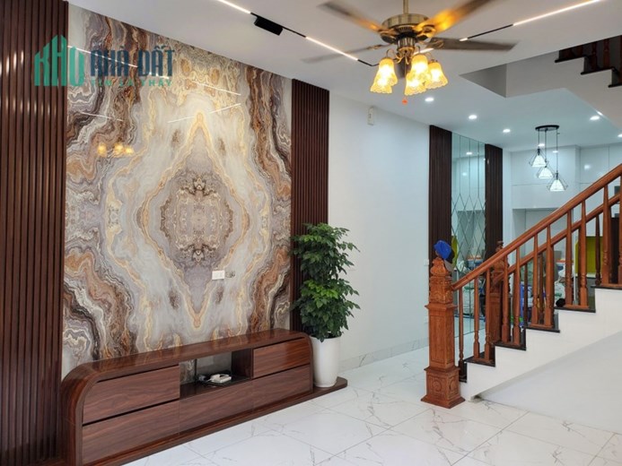 Cơ Hội Hiếm Có: Nhà 2 Mặt Ngõ, OTO Đỗ Cửa Lê Trọng Tấn 44m2, 7 Tỷ