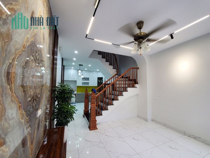 Cơ Hội Hiếm Có: Nhà 2 Mặt Ngõ, OTO Đỗ Cửa Lê Trọng Tấn 44m2, 7 Tỷ