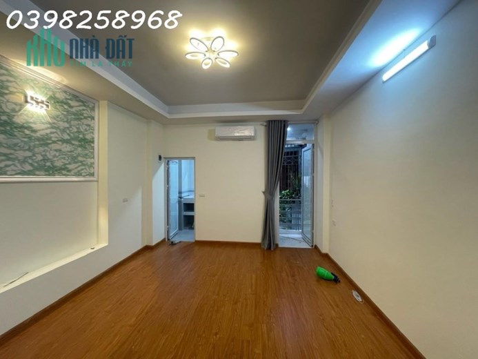 BÁN GẤP NHÀ HOÀNG HOA THÁM, 30m2x 5T, MT4m, Ô TÔ ĐỖ CỔNG, THANG MÁY, KINH DOANH, CHỈ HƠN 5 TỶ