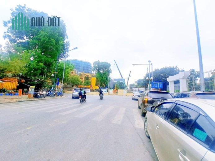 O9 26 28 5559  Bán nhà mặt phố Trần Hưng Đạo DT 262m², 3 tầng, MT 13m, giá 178 tỷ Hoàn Kiếm