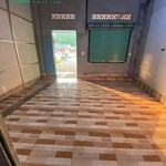 E cần nhượng lại mặt bằng hiện tại đang buôn bán đồ ăn gần KTX Khu B có chỗ để xe thoải mái Địa