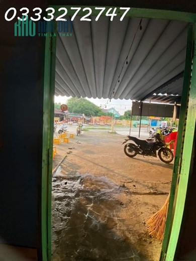 E cần nhượng lại mặt bằng hiện tại đang buôn bán đồ ăn gần KTX Khu B có chỗ để xe thoải mái Địa
