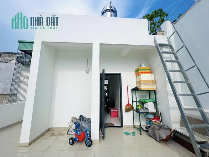 Bán Nhà 3 Tầng Ngay  Chợ Tân Hương , 70m2,  Cách 1 Căn Ra Mặt Tiền,Chỉ Nhỉnh 6 Tỷ.