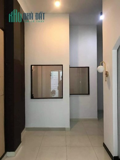 Chuyển công tác cần bán nhà 85.4m2 giá chỉ nhỉnh 4 tỷ đường Phan Văn Hớn, Quận 12.