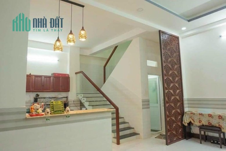Chuyển công tác cần bán nhà 85.4m2 giá chỉ nhỉnh 4 tỷ đường Phan Văn Hớn, Quận 12.