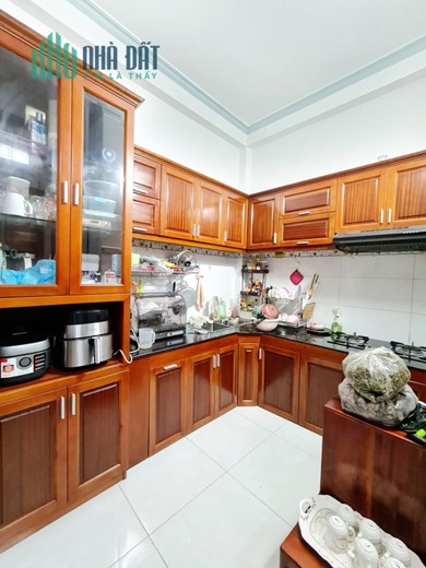 Chính Chủ Cần Bán Nhà Phố Mặt Tiền Đường 10m, 4x20m, Chỉ 8 tỷ, Tân Phong, Quận 7
