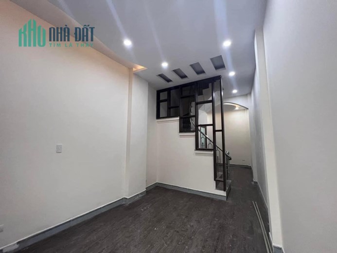 KINH DOANH SẦM UẤT,NGÃ 4
Nguyễn Sơn  63MV 4T  13.5 TỶ