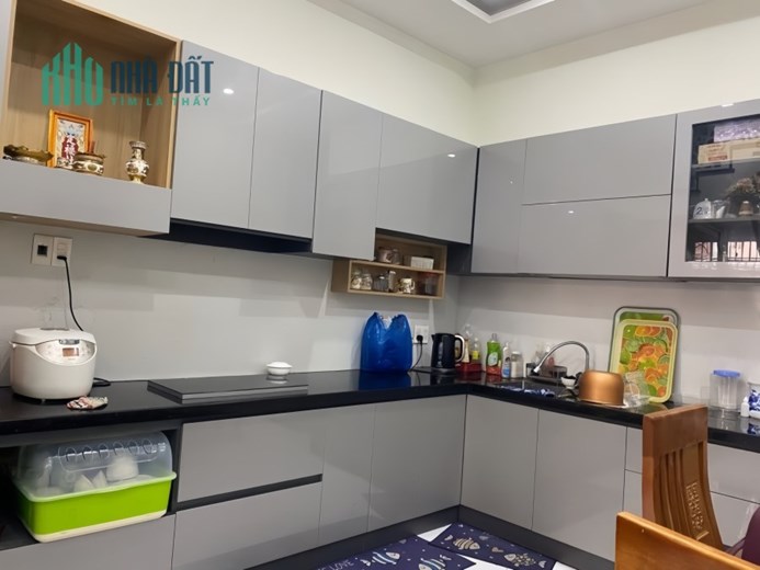 Bán nhà 3 tầng đầu đường Núi Thành, Nhà Mới, Giá nhỉnh 4 tỷ