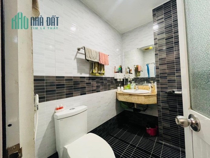 bán nhà 3 tầng sau lưng nhà mặt tiền nguyễn đăng cách đường 10m. trung tâm đà nẵng