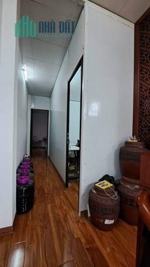 Bán nhà Gia Quất, 2 tầng 3 ngủ, Dt 46m, ô tô vào nhà, giá hơn 4 tỷ.
