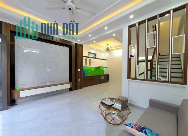 Bán nhà xây mới Nguyễn Tường Loan, 43m 4 tầng GIÁ 2.85 tỉ sân riêng