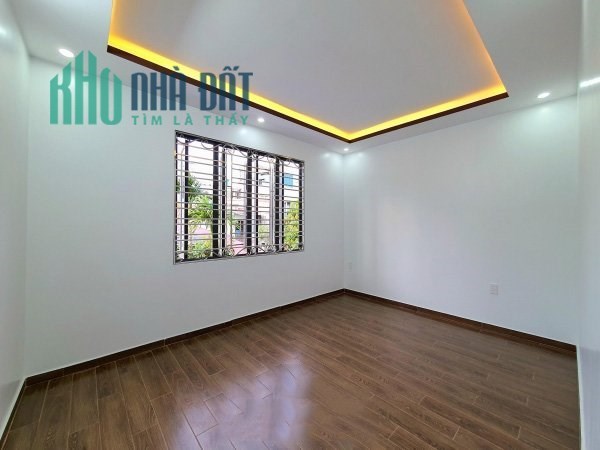 Bán nhà xây mới Nguyễn Tường Loan, 43m 4 tầng GIÁ 2.85 tỉ sân riêng