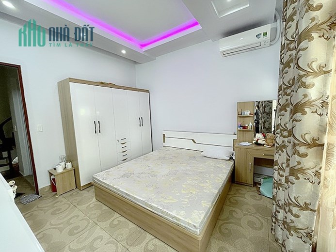 Bán nhà lô 22 Lê Hồng Phong, diện tích 38m 4 tầng GIÁ 5.2 tỉ vị trí đẹp