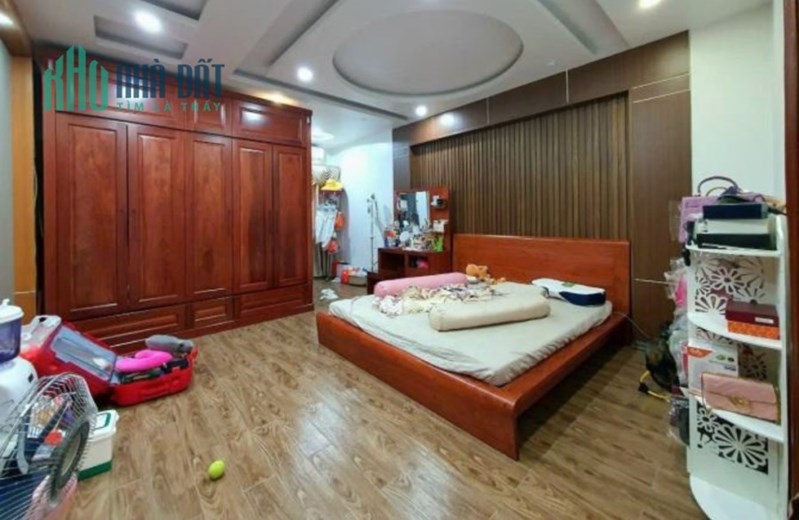 Bán nhà mặt đường Trại Lẻ, 81m 4 tầng GIÁ 9.5 tỉ, vị trí đẹp, độc lập dân xây