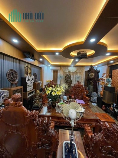 Bán nhà mặt đường Trại Lẻ, 81m 4 tầng GIÁ 9.5 tỉ, vị trí đẹp, độc lập dân xây