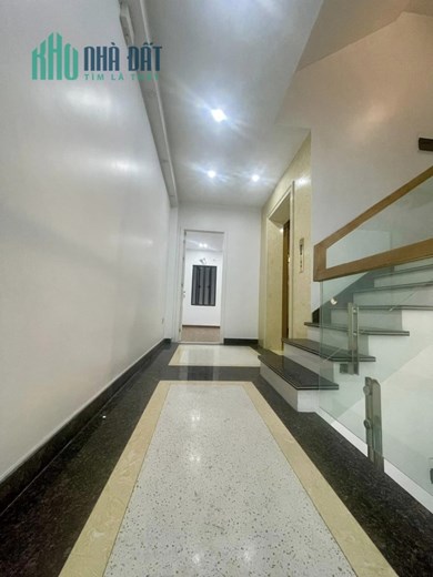 Bán nhà mới tinh mặt đường Khúc Thừa Dụ, 72m 4 tầng GIÁ 6.5 tỉ Thang Máy xịn sò