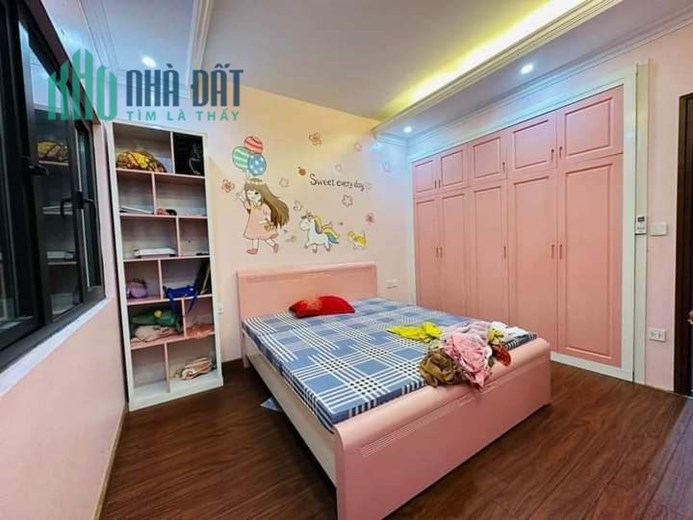 Bán Căn Biệt Thự Ngõ 5 Hoàng Quốc Việt 140m2 x 4 tầng, 6 phòng ngủ đầy đủ công năng, giá đầu tư chỉ