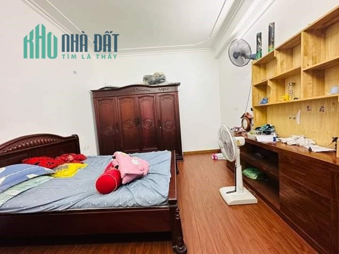 Bán Căn Biệt Thự Ngõ 5 Hoàng Quốc Việt 140m2 x 4 tầng, 6 phòng ngủ đầy đủ công năng, giá đầu tư chỉ