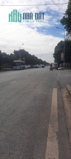 KHU VỰC VIP, XE CONTAINER TRÁNH, KINH DOANH ĐẲNG CẤP, XUNG QUANH NHIỀU NHÀ HÀNG, PHÂN XƯỞNG, TẠI