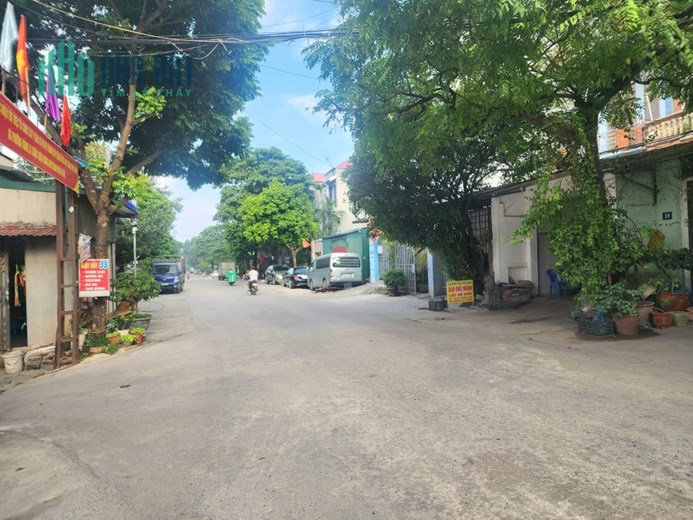 KHU VỰC VIP, XE CONTAINER TRÁNH, KINH DOANH ĐẲNG CẤP, XUNG QUANH NHIỀU NHÀ HÀNG, PHÂN XƯỞNG, TẠI