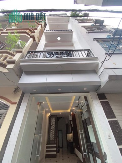 Hiếm. hiếm có Nhà phố Trần Đăng Ninh, Hà Đông, Đông nam mát mẻ.