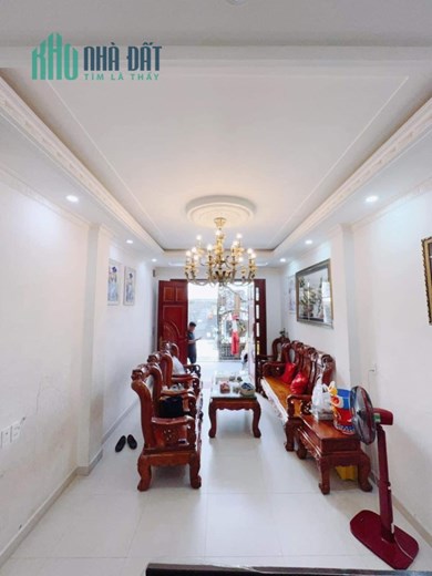 NGƯỜI MẪU CHÂN DÀI.28m CÓ THANG MÁY. MỚI KENG. CÁCH MẶT TIỀN NG THÁI BÌNH Q1 15m.- 100m2. 23 tỷ