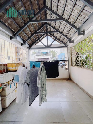 NGƯỜI MẪU CHÂN DÀI.28m CÓ THANG MÁY. MỚI KENG. CÁCH MẶT TIỀN NG THÁI BÌNH Q1 15m.- 100m2. 23 tỷ