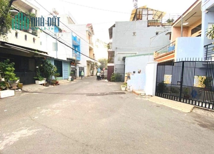 BÁN NHÀ HXH TRÁNH NGAY CHỢ PHÚ LÂM, NGAY CHỢ PHÚ LÂM, 80m2, 3 tầng,RẺ NHẤT KHU VỰC.