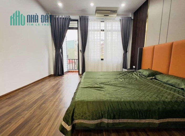 bán nhà hoàng quốc việt, 40m 5 tầng, 4 phòng ngủ, full nội thất, giá nhỉnh 5 tỷ