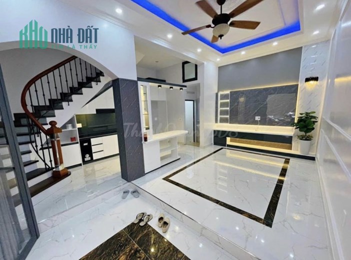 Bán nhà Phạm Văn Đồng, 40m2 5 tầng, 4 phòng ngủ, full nội thất, giá chỉ 5 tỷ