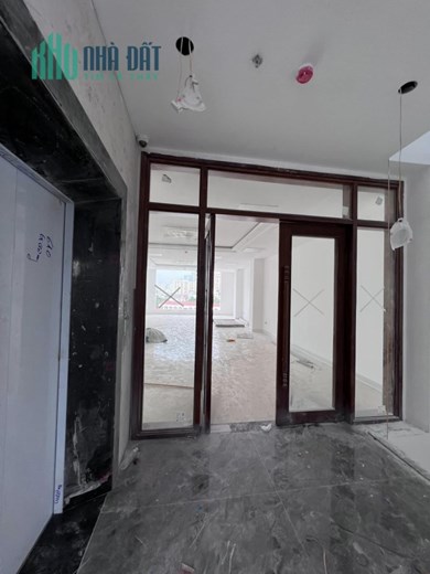 TUYỆT !! Cho thuê tòa văn phòng Nguyễn Khang 100mx8T thang máy thông sàn CG hơn 50 tr