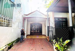 Cho thuê nhà nguyên căn 2pn có sân để xe hơi đường 9 Linh Chiểu