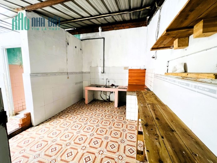 Cho thuê nhà nguyên căn 2pn có sân để xe hơi đường 9 Linh Chiểu