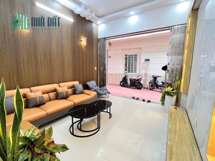 Ra Mắt Siêu Phẩm Chợ Đôn - 3,5 Tầng