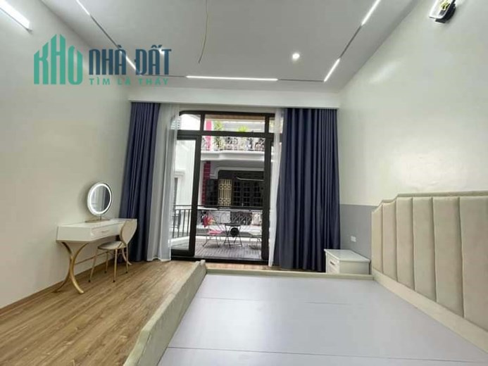 Bán Nhà Ngõ 1 Phố Trần Quốc Hoàn 50m2 x 5 tầng, 5 phòng ngủ đầy đủ công năng, nhà mới ở ngay giá