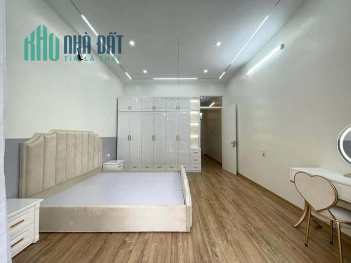 Bán Nhà Ngõ 1 Phố Trần Quốc Hoàn 50m2 x 5 tầng, 5 phòng ngủ đầy đủ công năng, nhà mới ở ngay giá