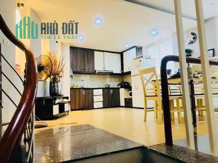 CẦN BÁN SIÊU PHẨM LĨNH NAM - Ô TÔ ĐỖ CỬA - CHỦ ĐỂ LẠI TOÀN BỘ NỘI THẤT.