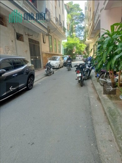 PHÂN LÔ Ô TÔ - TRUNG KÍNH - VỈA HÈ - 33M2 - NHÀ 1.5 TẦNG - THỬA VUÔNG ĐẸP - CÁCH MẶT PHỐ 40M