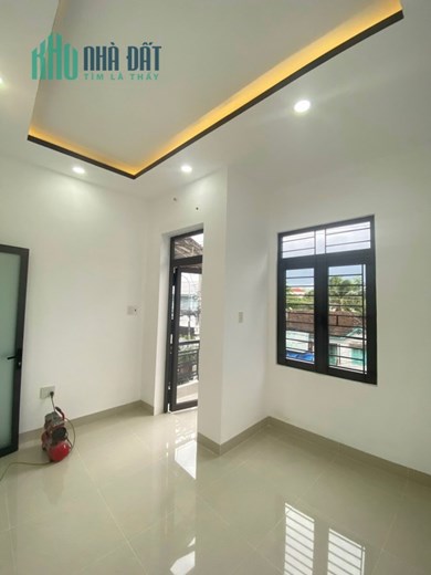 Bán lỗ nhà 3 tầng mới tinh nằm ngay mặt tiền đường Lương Đình Của P.Ngọc Hiệp.